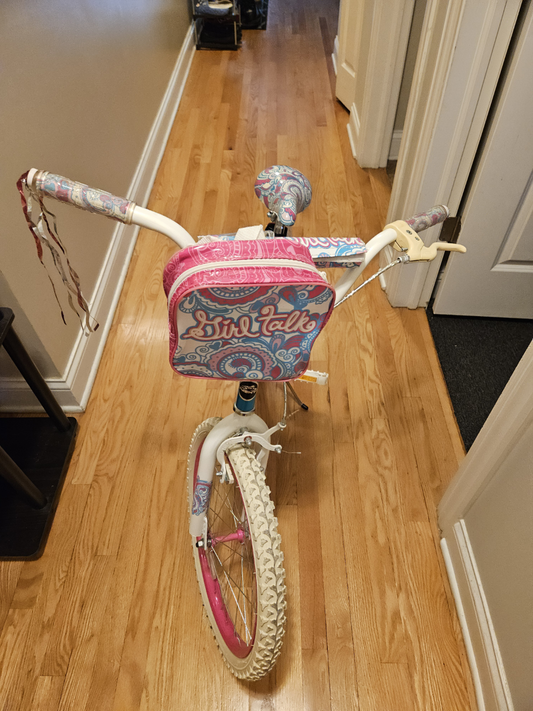 Girls' Dynacraft 20" Bike & Nel Lusso 26" Cruiser Bike