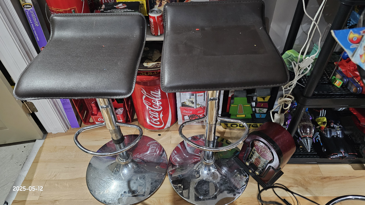 Pair of Brown Leather Bar Stools & Montreal Canadiens Pub Table - photo 3