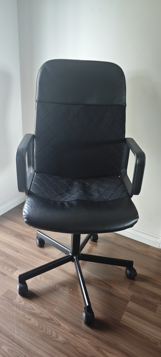 Black Office Chair with Wheels - photo 2