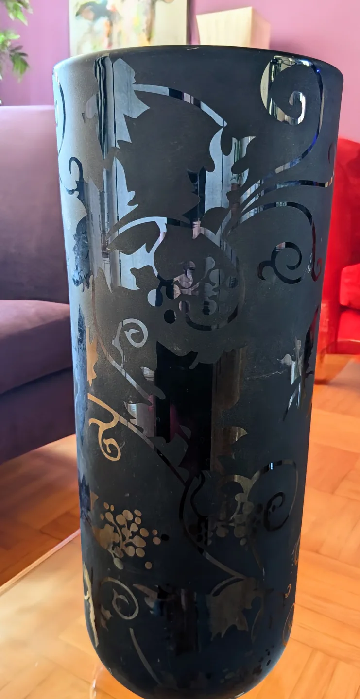 Elegant Black Glass Vase with Gold Leaf Design image indicator(2)