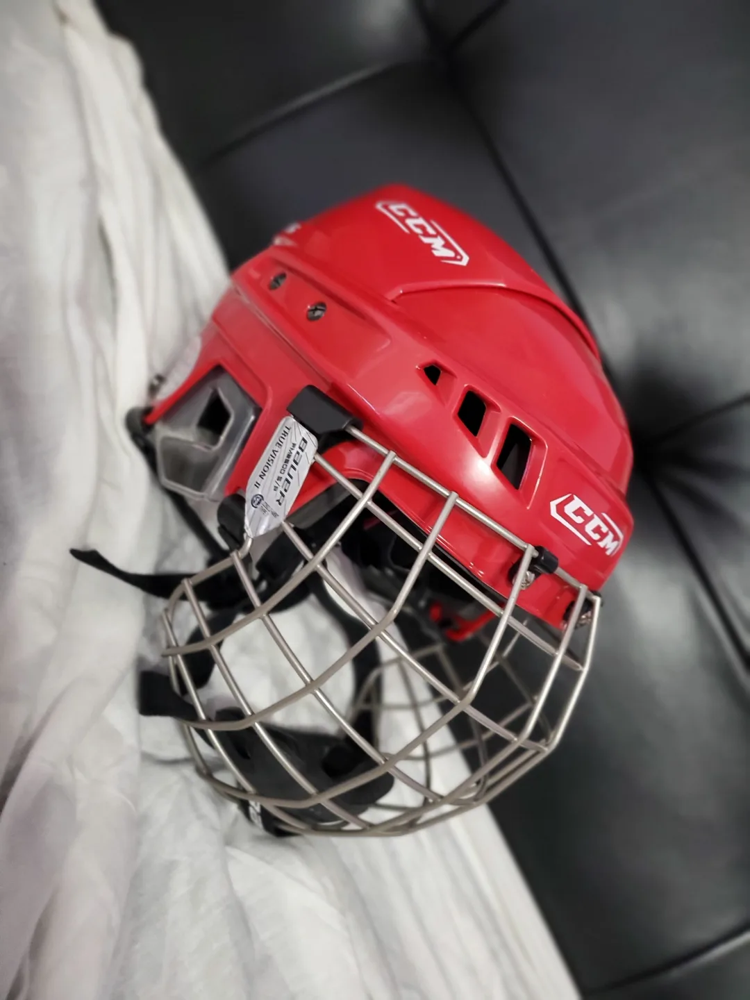 CCM Red Hockey Helmet with Bauer Cage (Certified hockey helmet) image indicator(9)