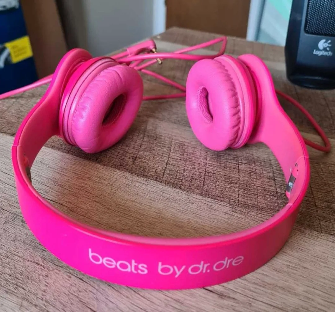 Pink Beats by Dr. Dre Headphones thumbnail