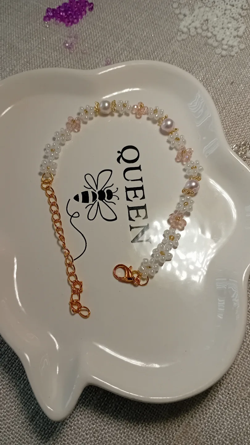 Delicate Beaded Bracelet with Pearls and Flowers image indicator(2)