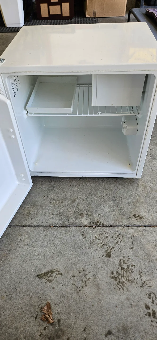 White Compact Refrigerator image indicator(2)