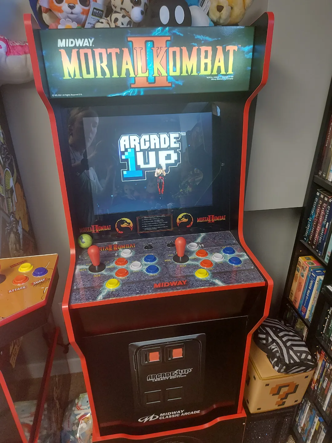 Arcade1Up Legacy Edition Mortal Kombat II Arcade Cabinet image indicator(2)