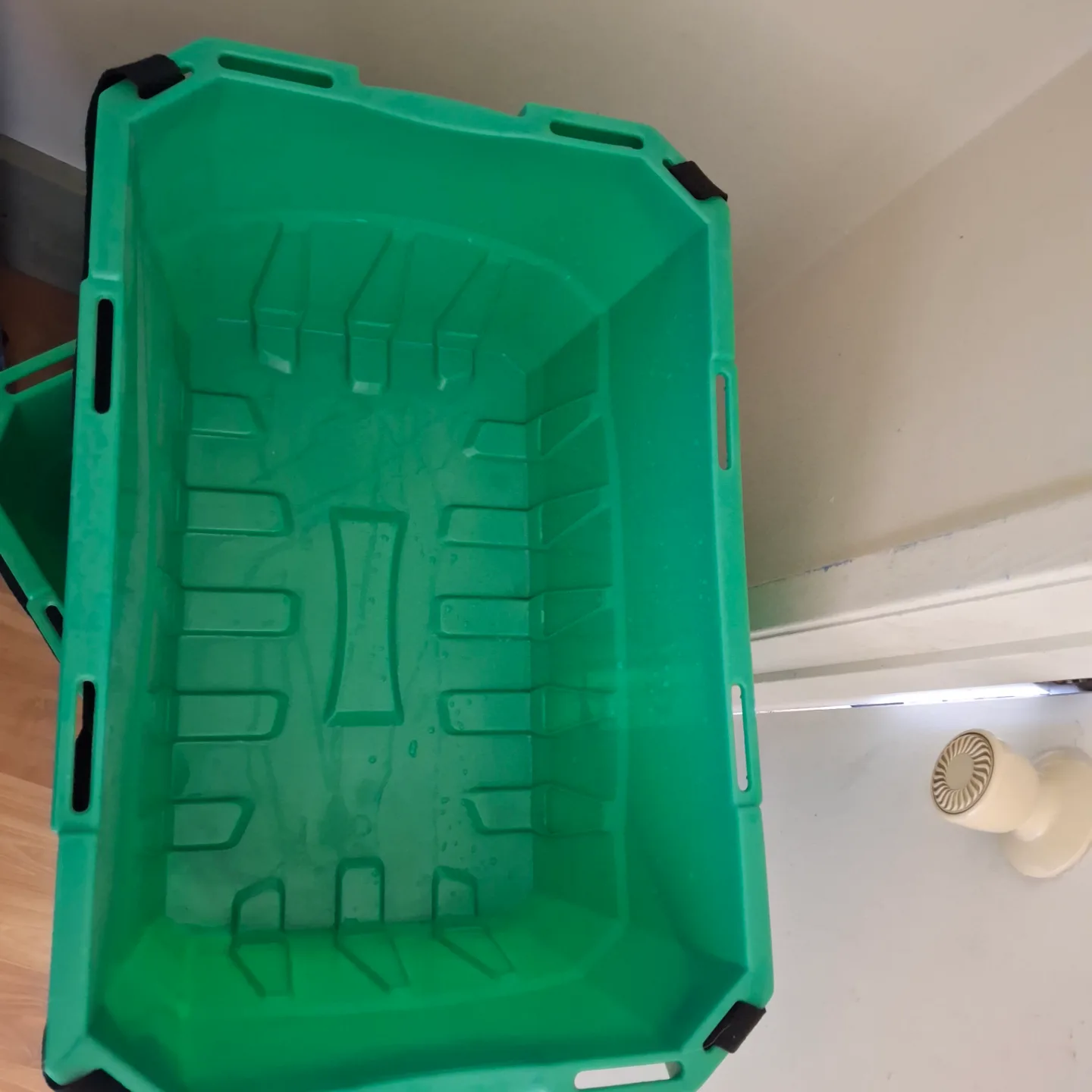 set of 4 Green Plastic  Bins with Handles image indicator(2)