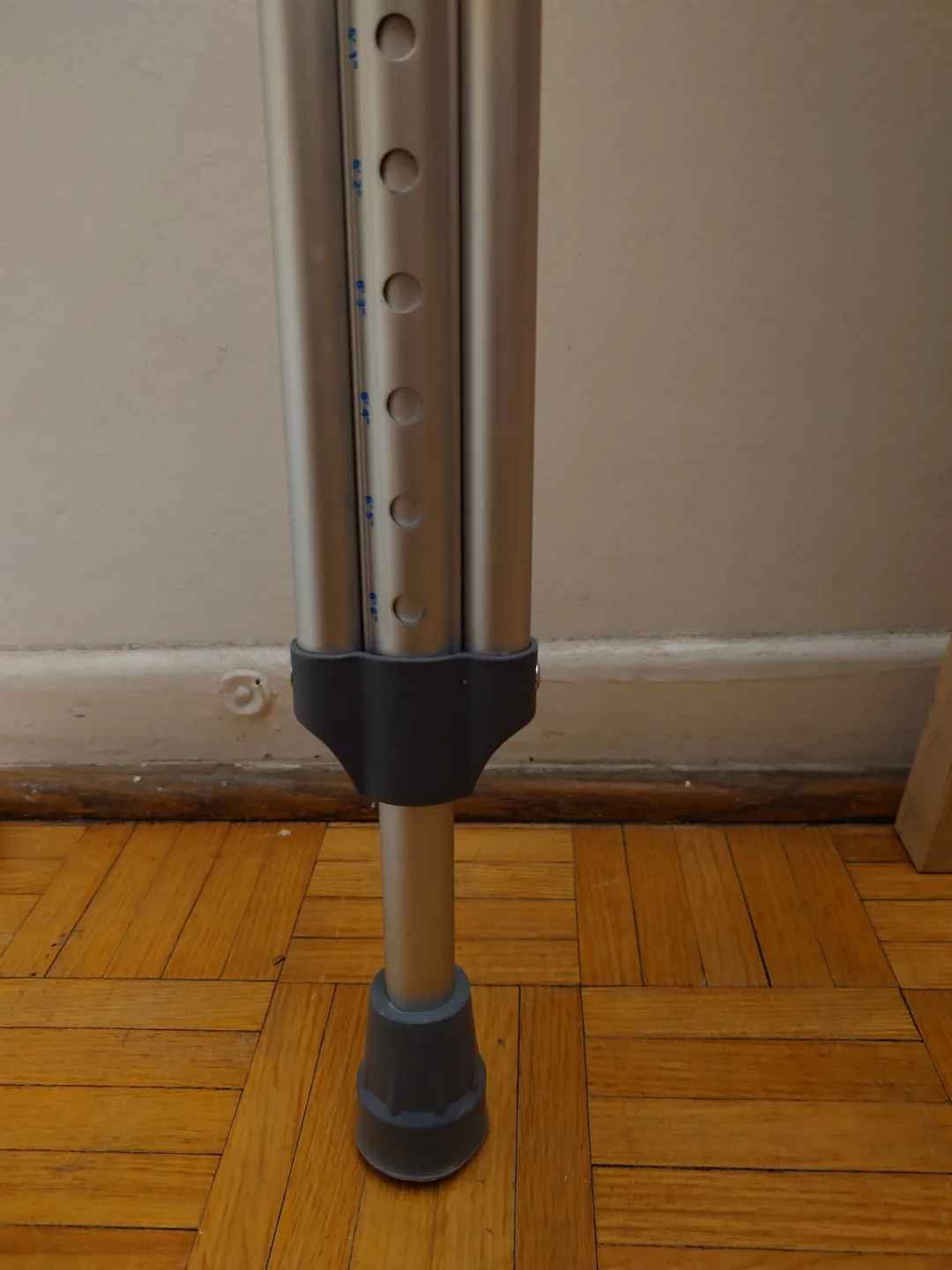 Pair of Nova Adjustable Crutches image indicator(3)