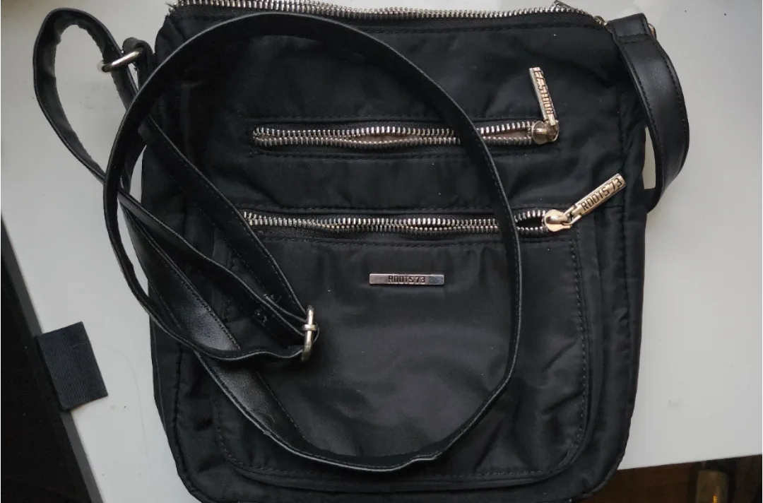 Black Crossbody Bag image indicator(3)