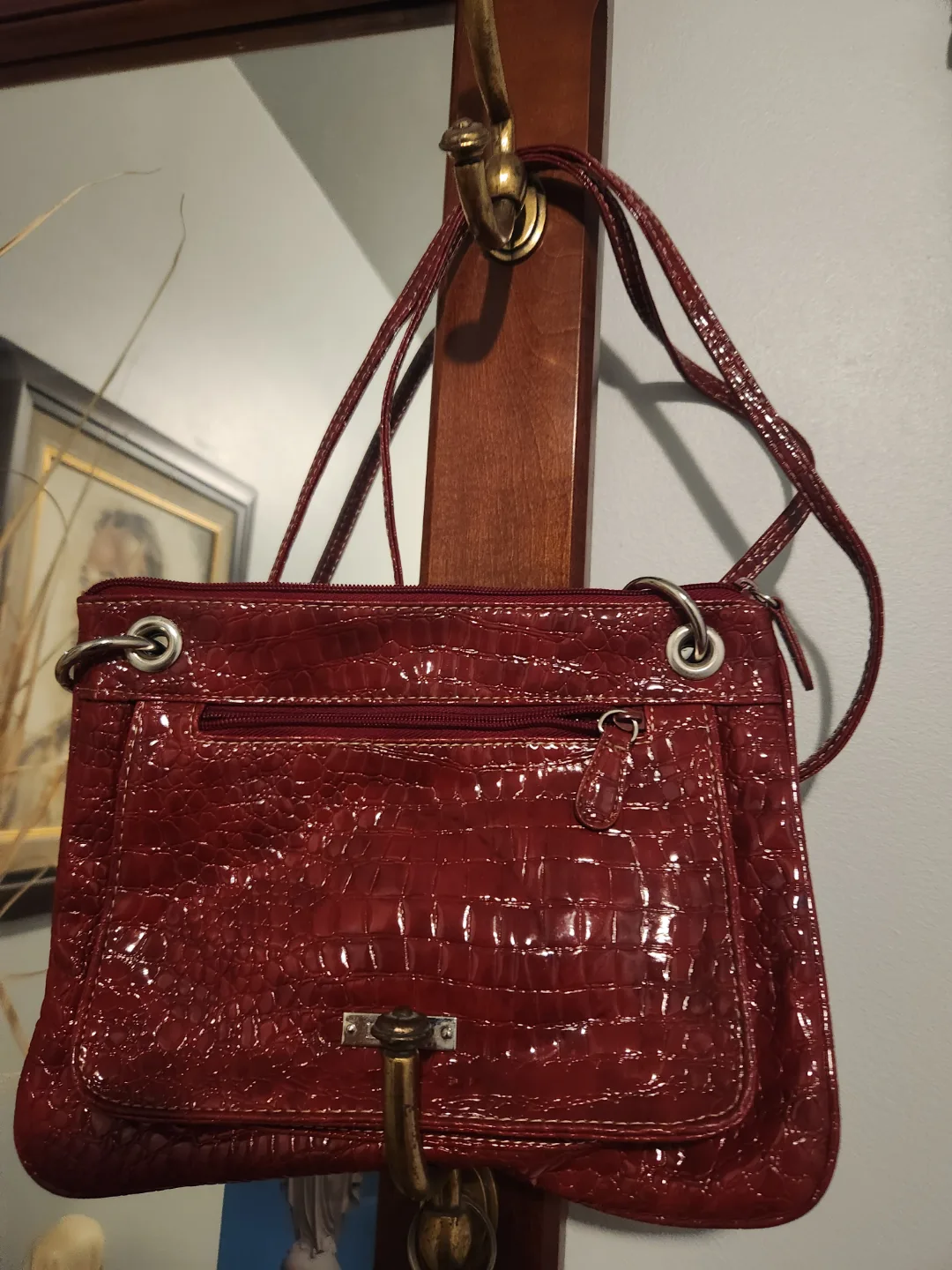 Red Crocodile-Patterned Crossbody Handbag thumbnail