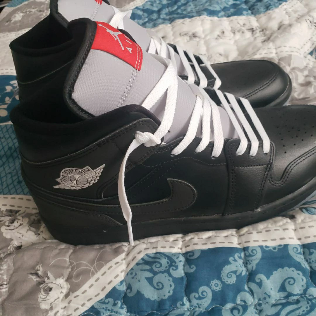 Air Jordan 1 Mid Black White - photo 2