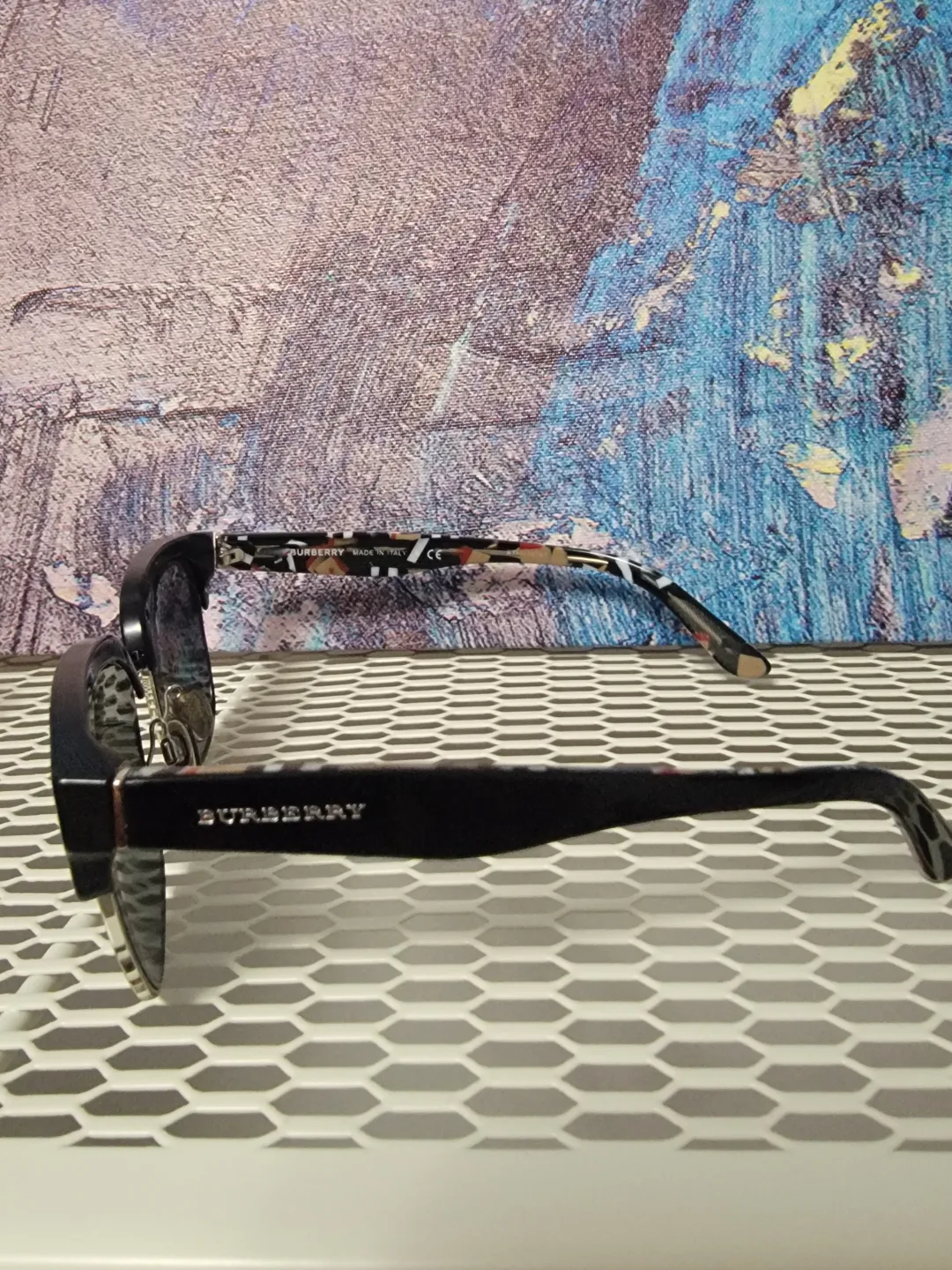 Authenic Burberry Sunglasses image indicator(4)