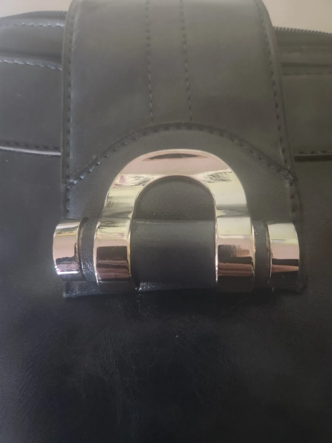 # freecycle  🌼 Dark blue Leather Crossbody Bag image indicator(2)