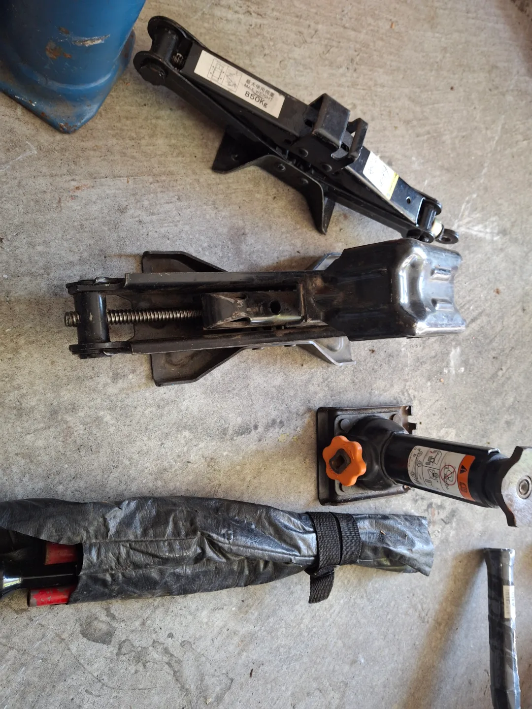 Assorted Car Jacks and Lug Wrench image indicator(5)