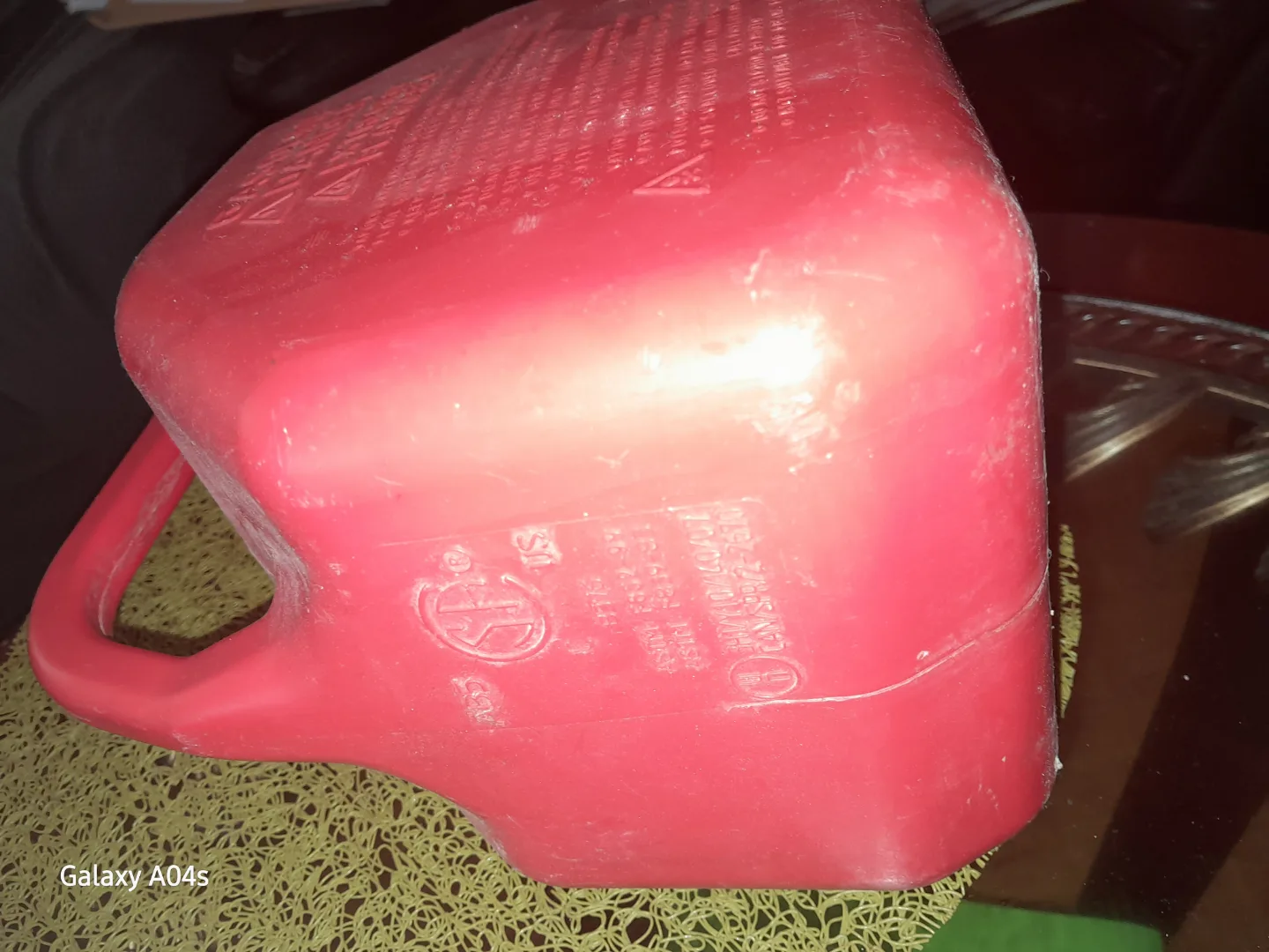 Scepter 1 1/4 Gallon/5L Red Fuel Can image indicator(4)