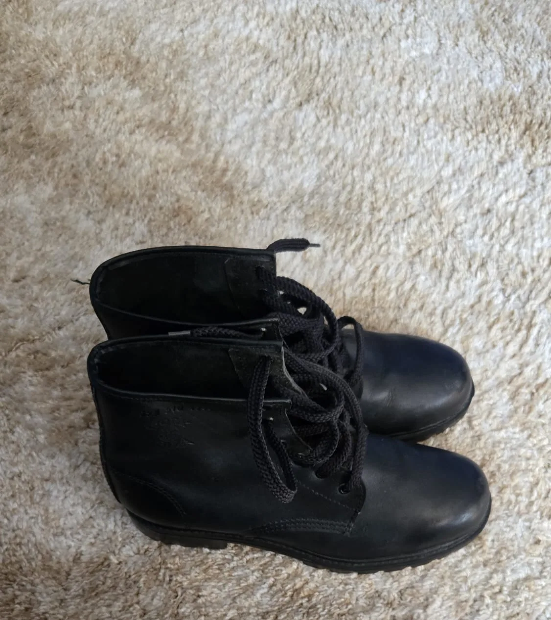 Steel toe boots thumbnail