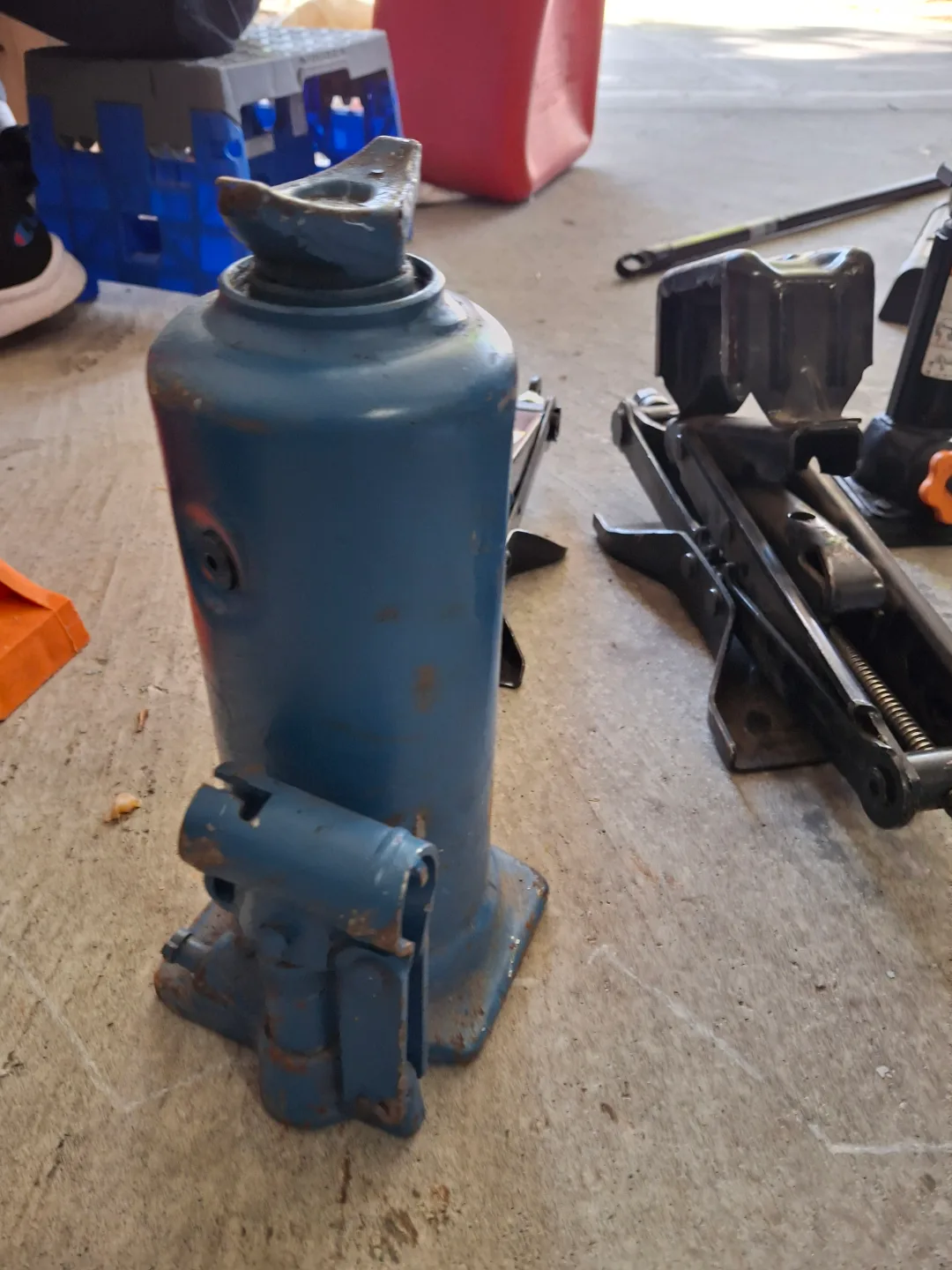 Assorted Car Jacks and Lug Wrench image indicator(3)