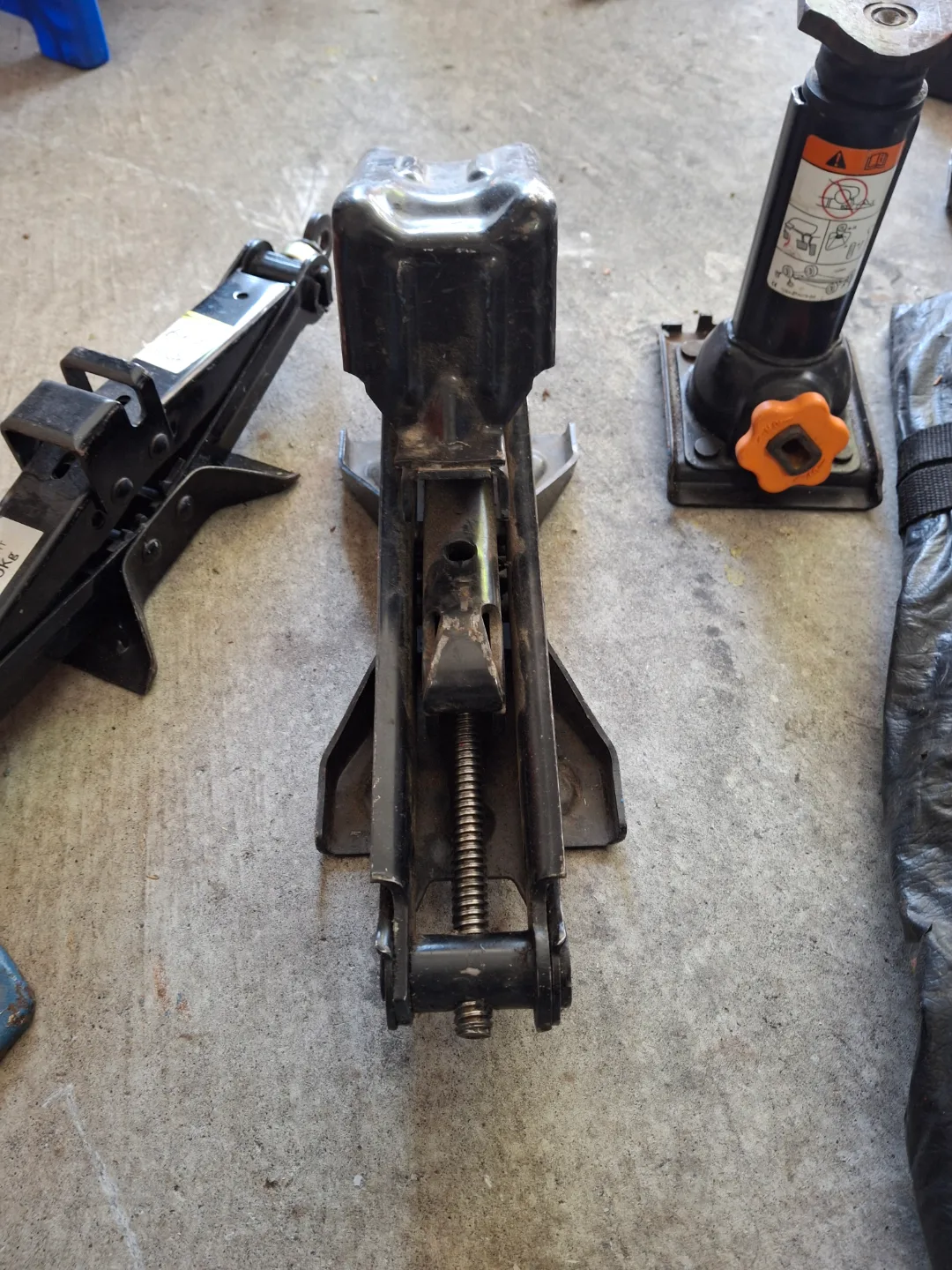 Assorted Car Jacks and Lug Wrench image indicator(4)