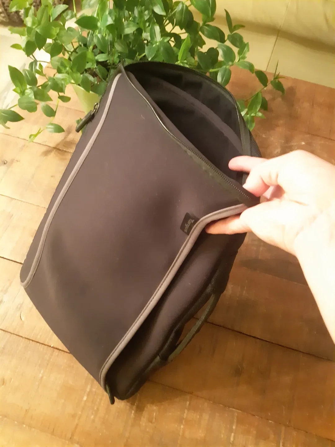 Targus Vertical Laptop slipcase image indicator(6)