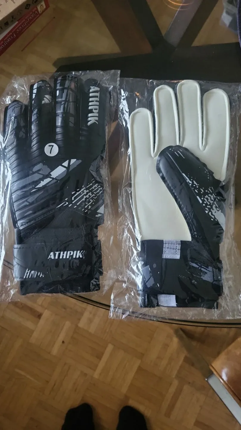 New Size 7 Goalie Gloves, Black & White thumbnail