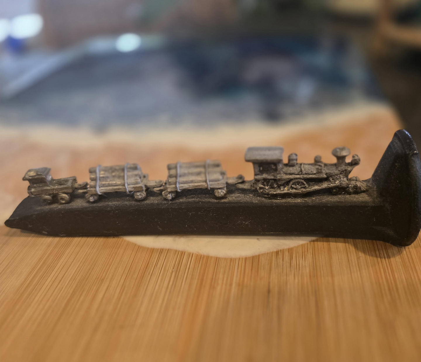 Vintage Pewter Train hauling logs mounted on Railroad Spike - photo 2
