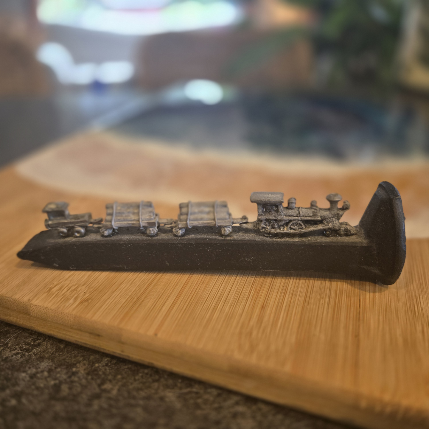 Vintage Pewter Train hauling logs mounted on Railroad Spike - photo 4