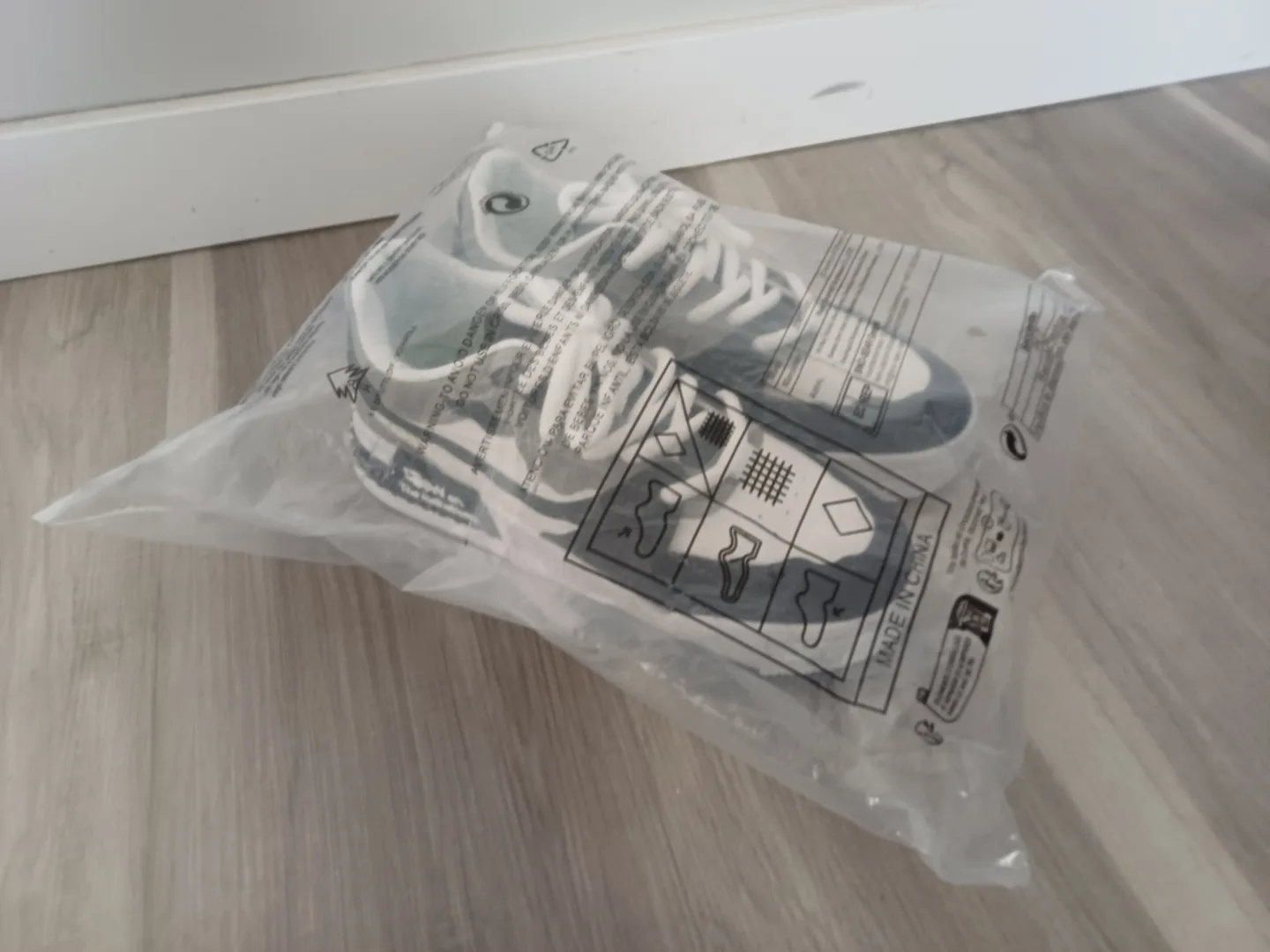 New Stylish Grey and White Sneakers thumbnail