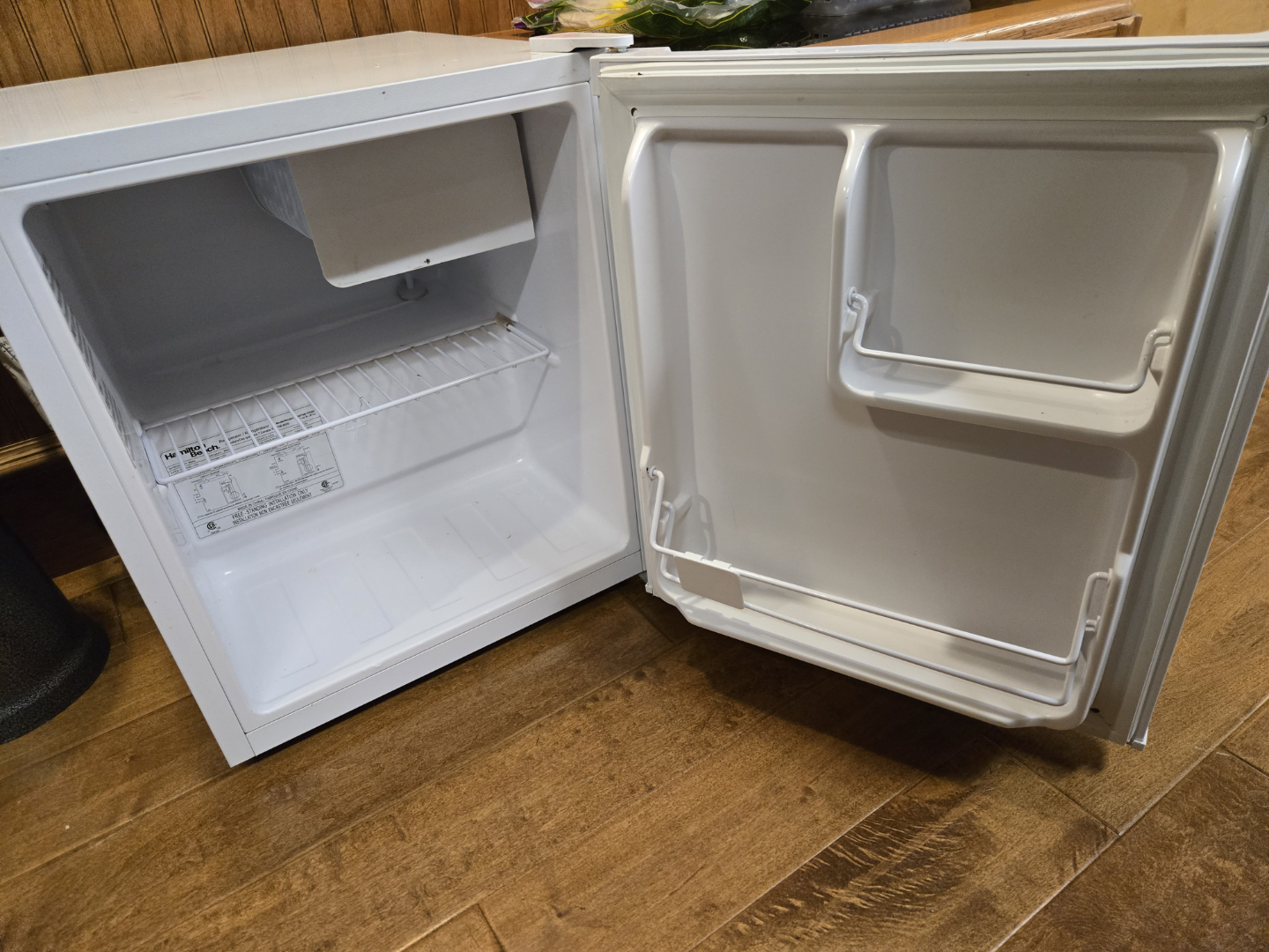 Hamilton Beach Mini Fridge - photo 2