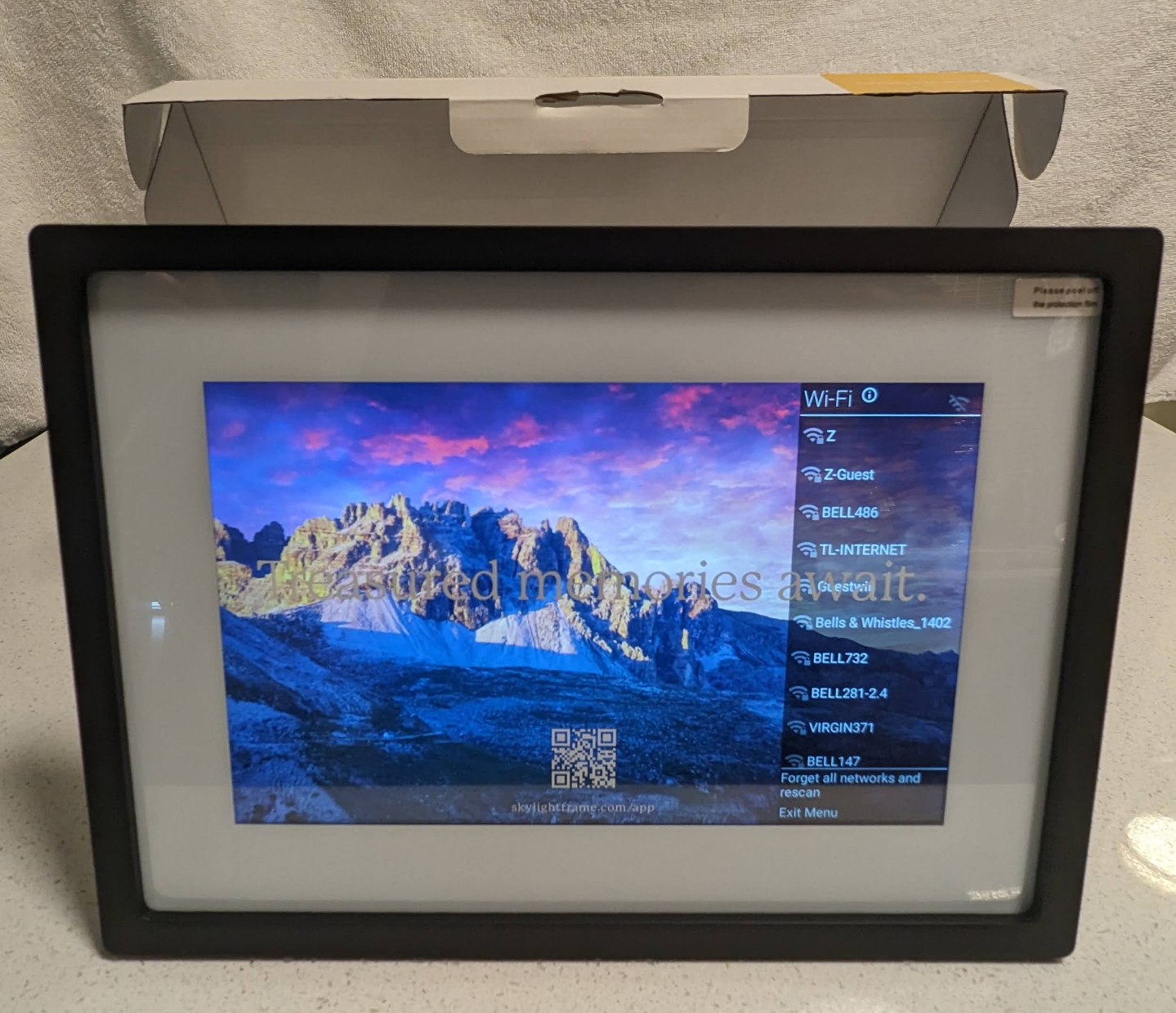 Skylight Digital Picture Frame - WiFi Enabled, Touch Screen.