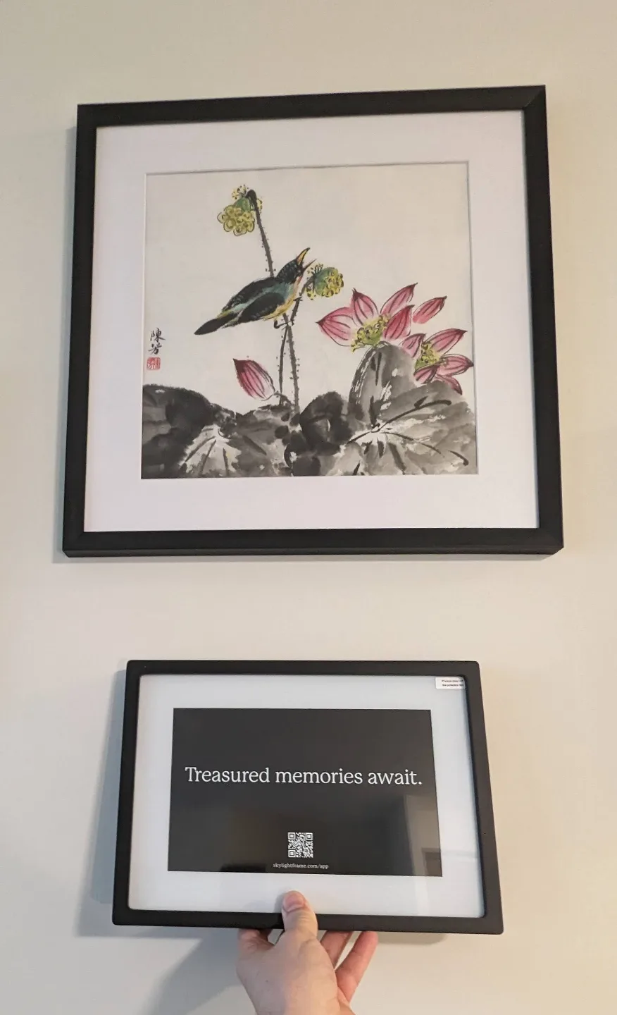 Skylight Digital Picture Frame - WiFi Enabled, Touch Screen. image indicator(2)