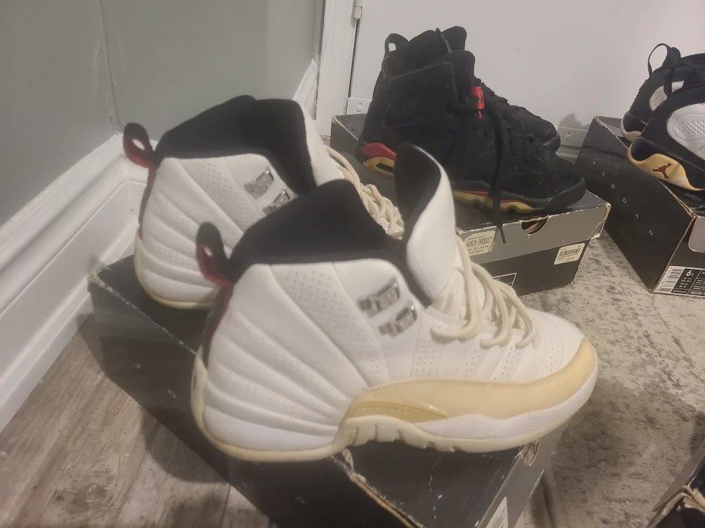 🇨🇦 Jordan's Ugg Nike Adidas Timberland bundle - size 6 image indicator(7)