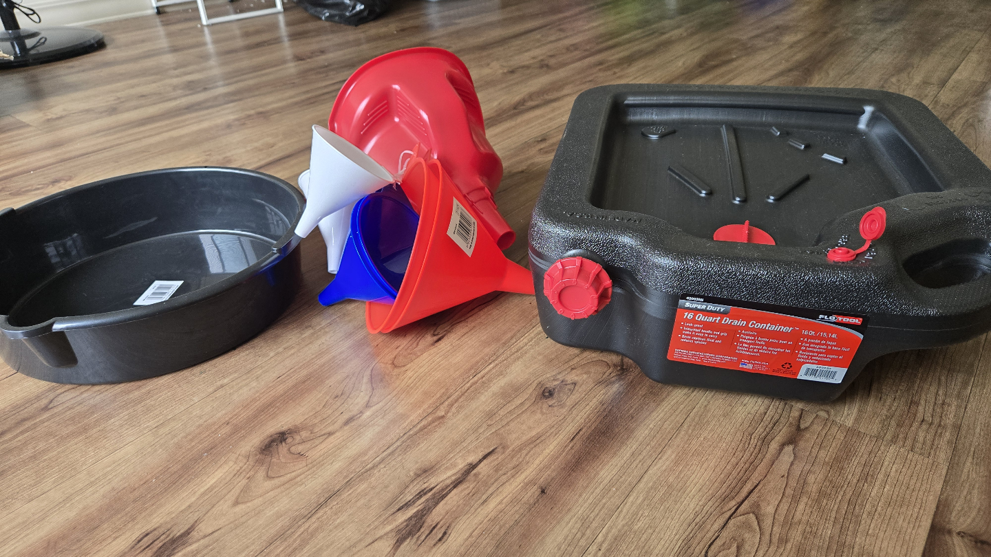 Oil Change Kit: Drain Pan, Funnels & Container - photo 2