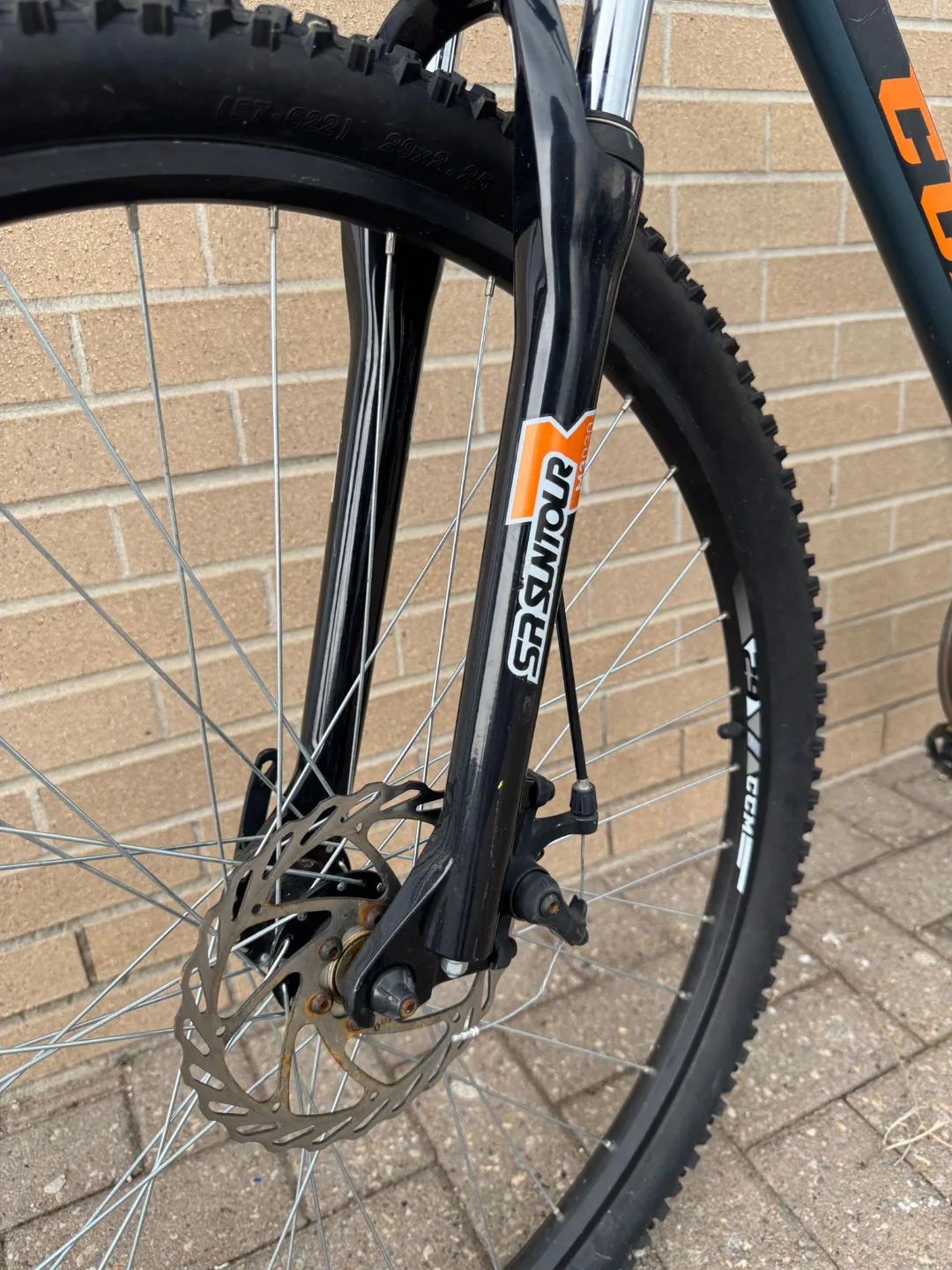 GT Avalanche 2.0 Mountain Bike image indicator(2)