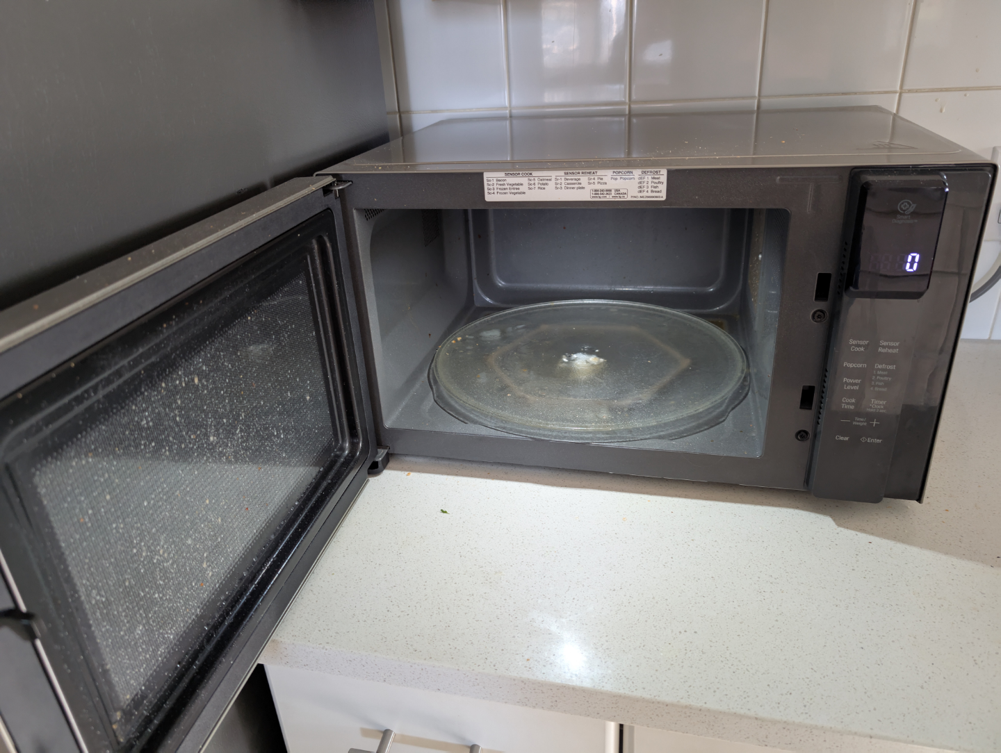 LG Microwave Oven - Stainless Steel. 1.5 cu - photo 2