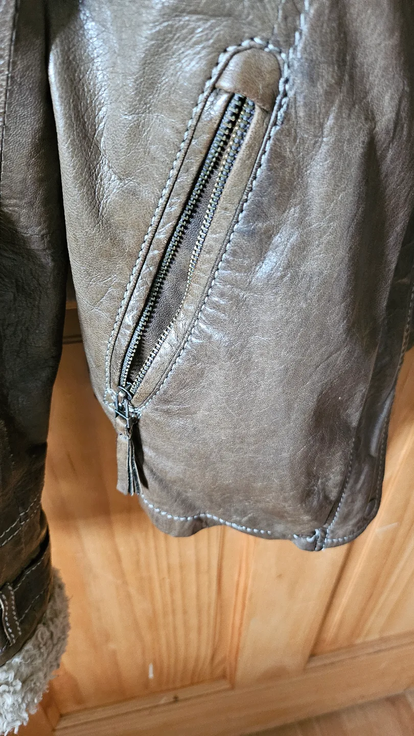 MAKE OFFER! Danier Leather Bomber Jacket image indicator(6)