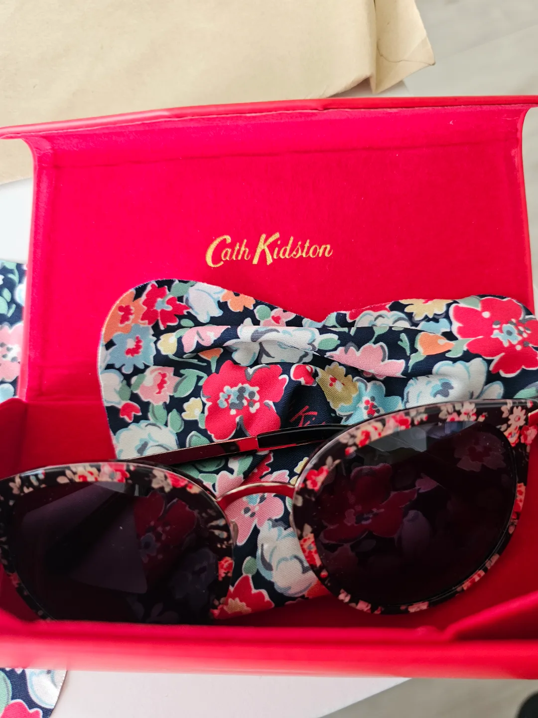 Cath Kidston Floral Sunglasses with Case and Cleaning Cloth image indicator(6)