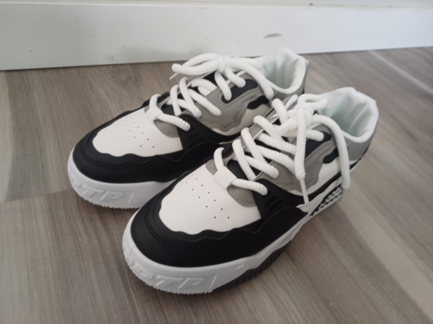 New Stylish Grey and White Sneakers - photo 4