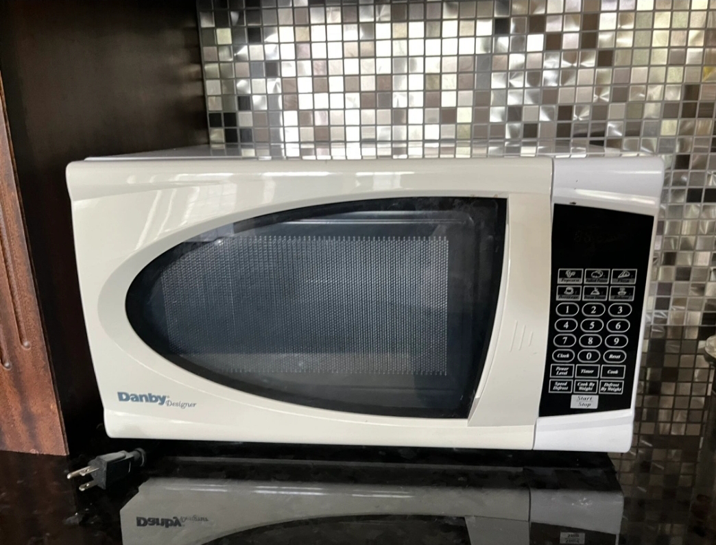 Selling microwave in good condition