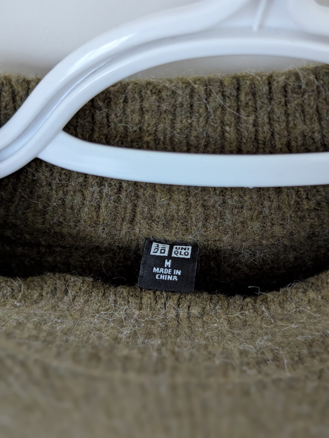 Uniqlo Sweater - Olive Green - Size M NEW - photo 3
