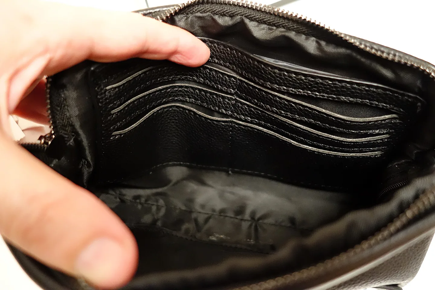 NEW Fipilock Biometric Fingerprint Locking Leather Clutch Case image indicator(7)