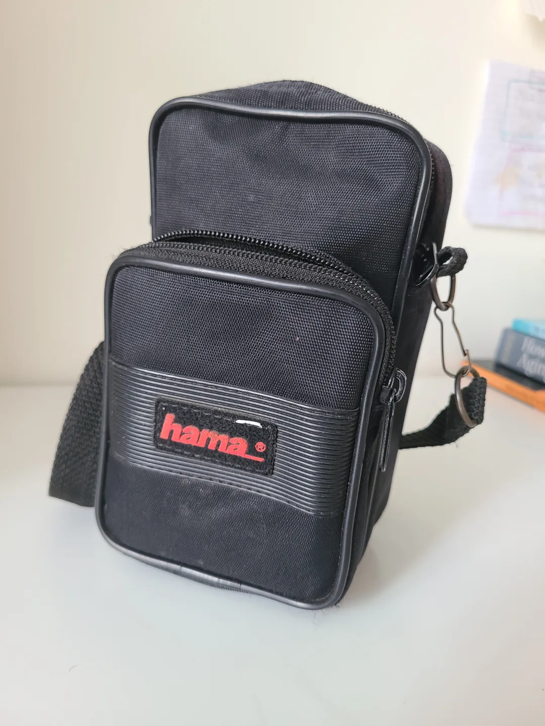 Hama Black Camera Bag - Compact Shoulder Bag with Strap image indicator(2)
