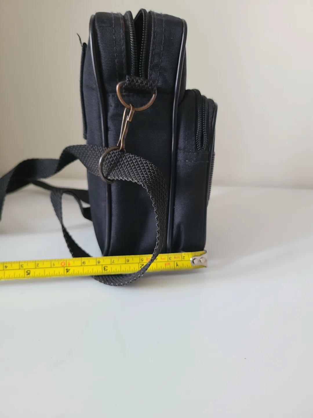 Hama Black Camera Bag - Compact Shoulder Bag with Strap image indicator(6)