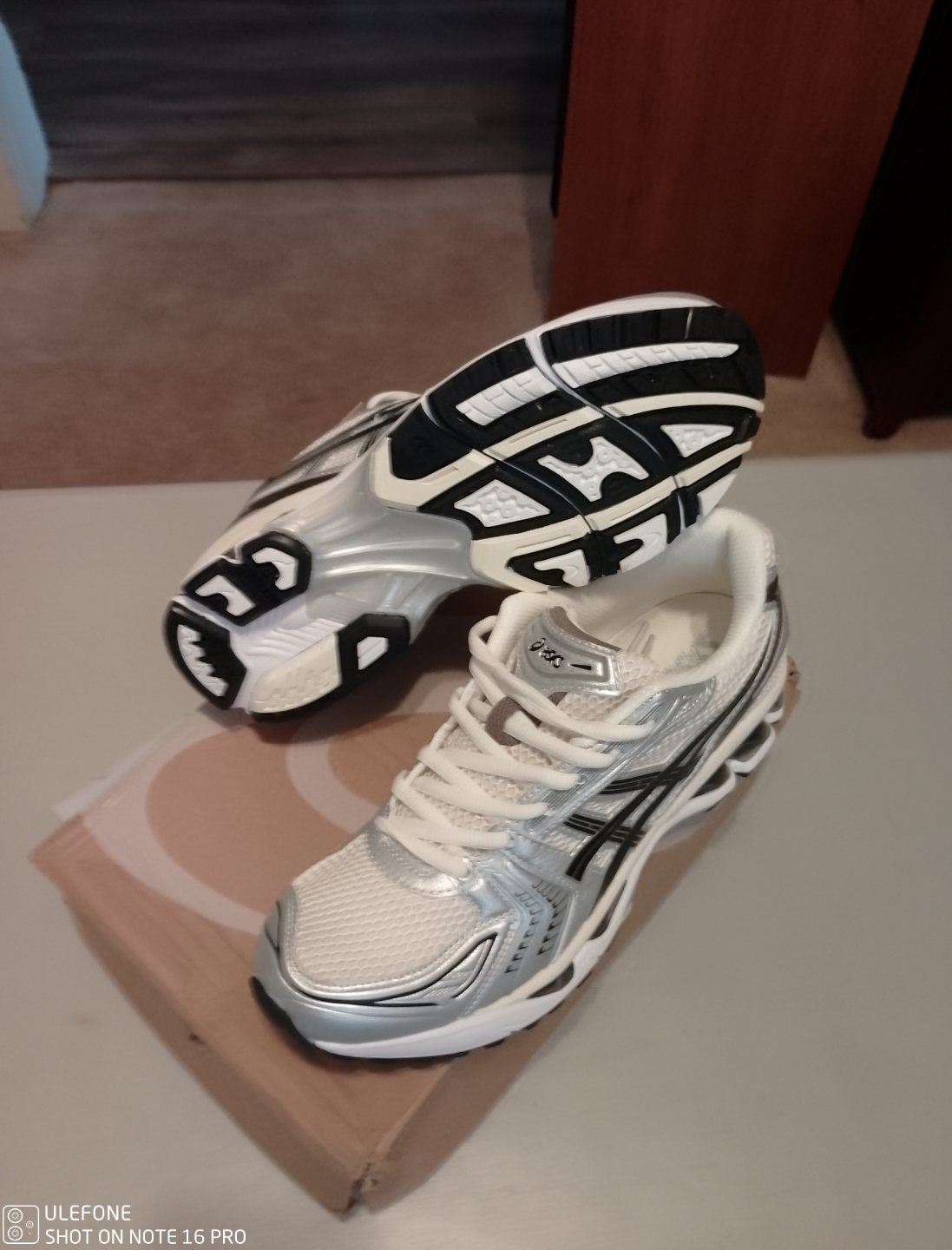 BNIB ASICS KAYANA 14 - photo 4