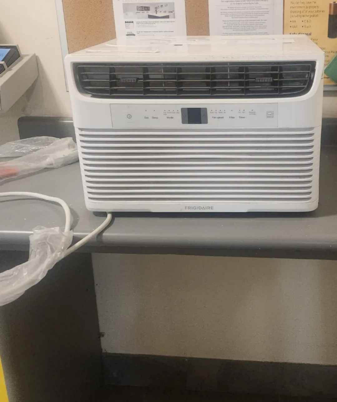 Frigidaire Window Air Conditioner thumbnail
