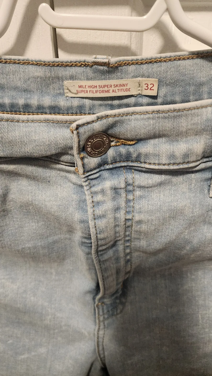 Levi's Mile High Super Skinny Jeans - Size 32 image indicator(3)