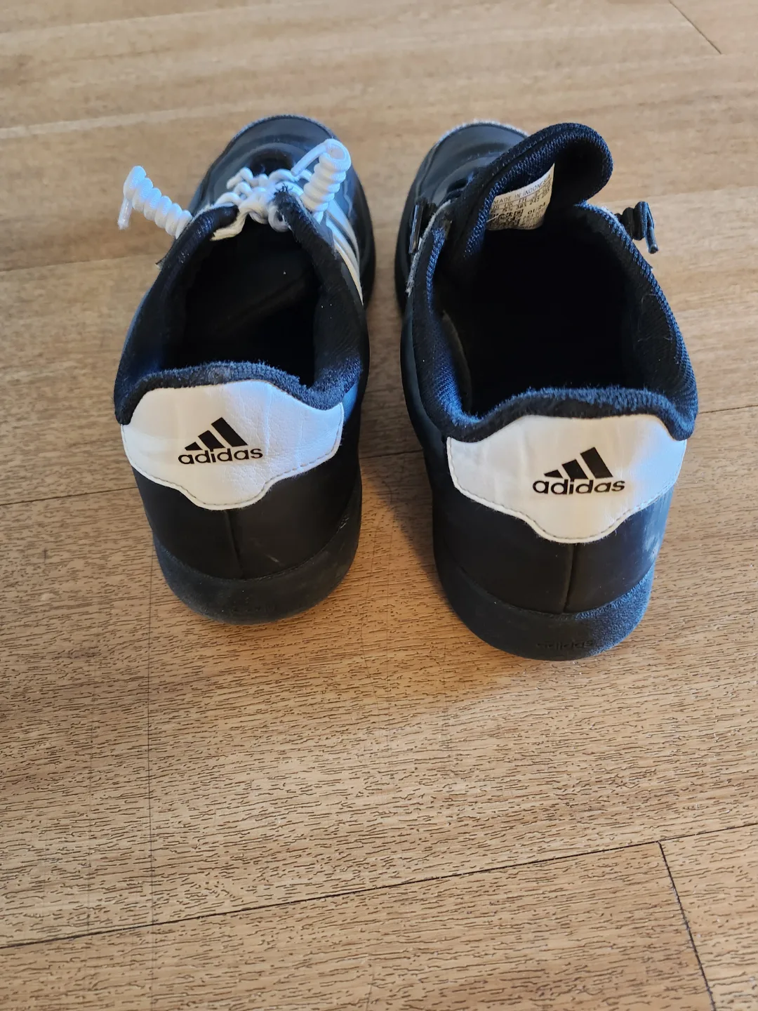 Adidas Boys' Black Sneakers Size 6 image indicator(2)