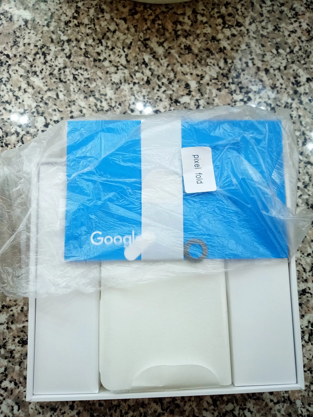 Google Pixel Fold - photo 2