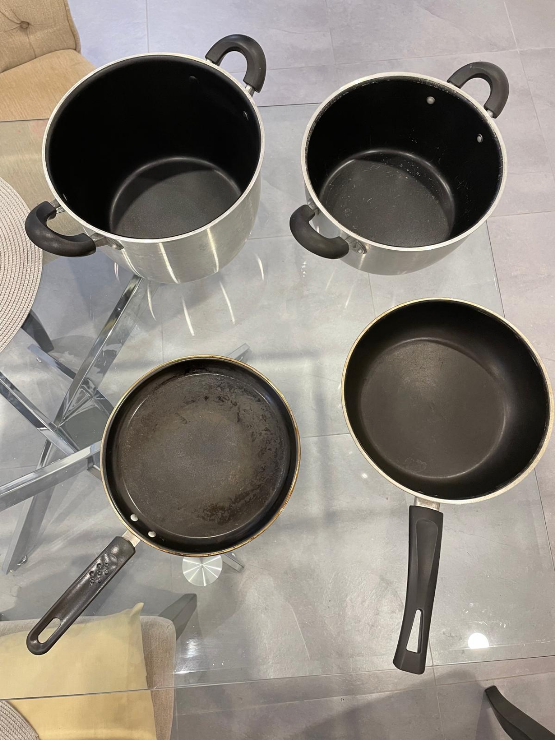 4-Piece Cookware Set: 2 Pots & 2 Frying Pans