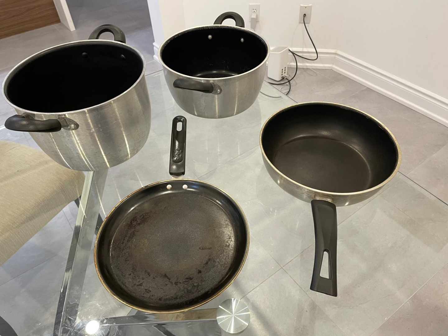 4-Piece Cookware Set: 2 Pots & 2 Frying Pans - photo 2