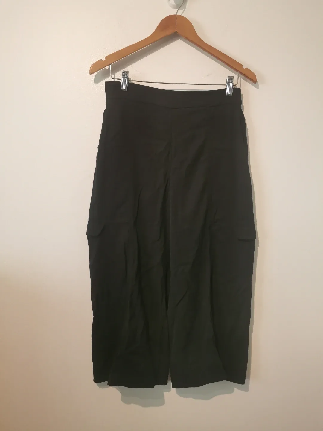 Lululemon Metropolis Maven High Rise Crop Solid Black S8 image indicator(4)