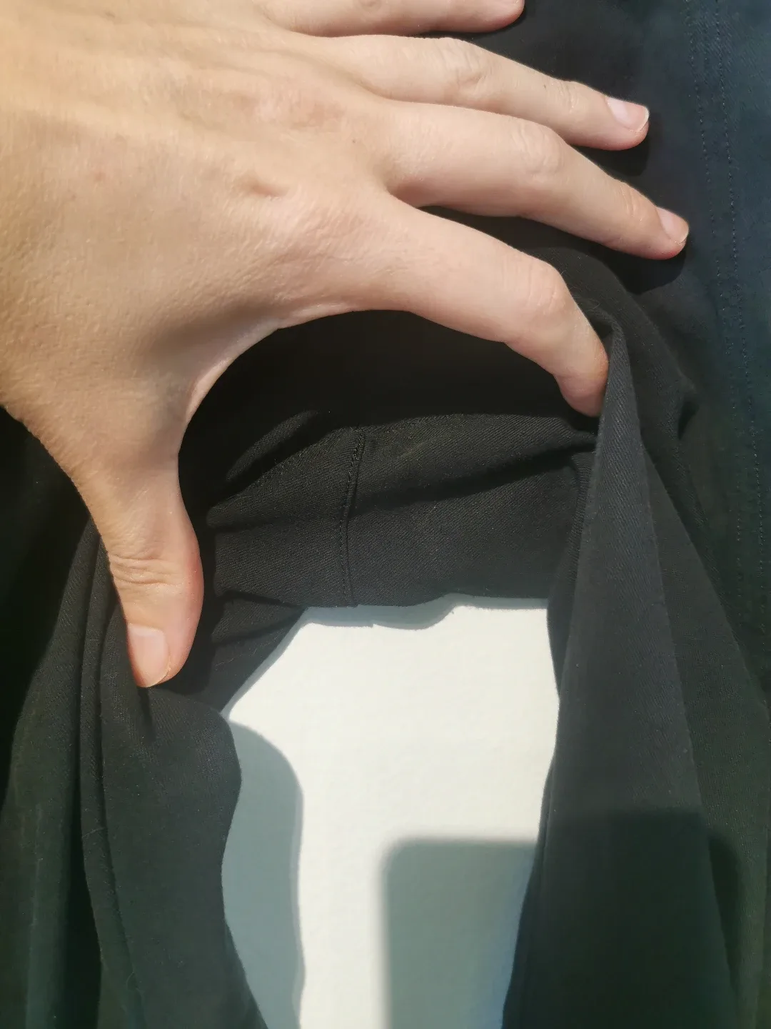 Lululemon Metropolis Maven High Rise Crop Solid Black S8 image indicator(6)